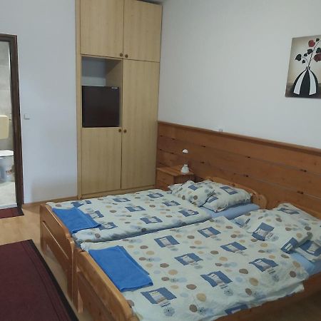 Valcsics Villa Panzio Peçuy Dış mekan fotoğraf
