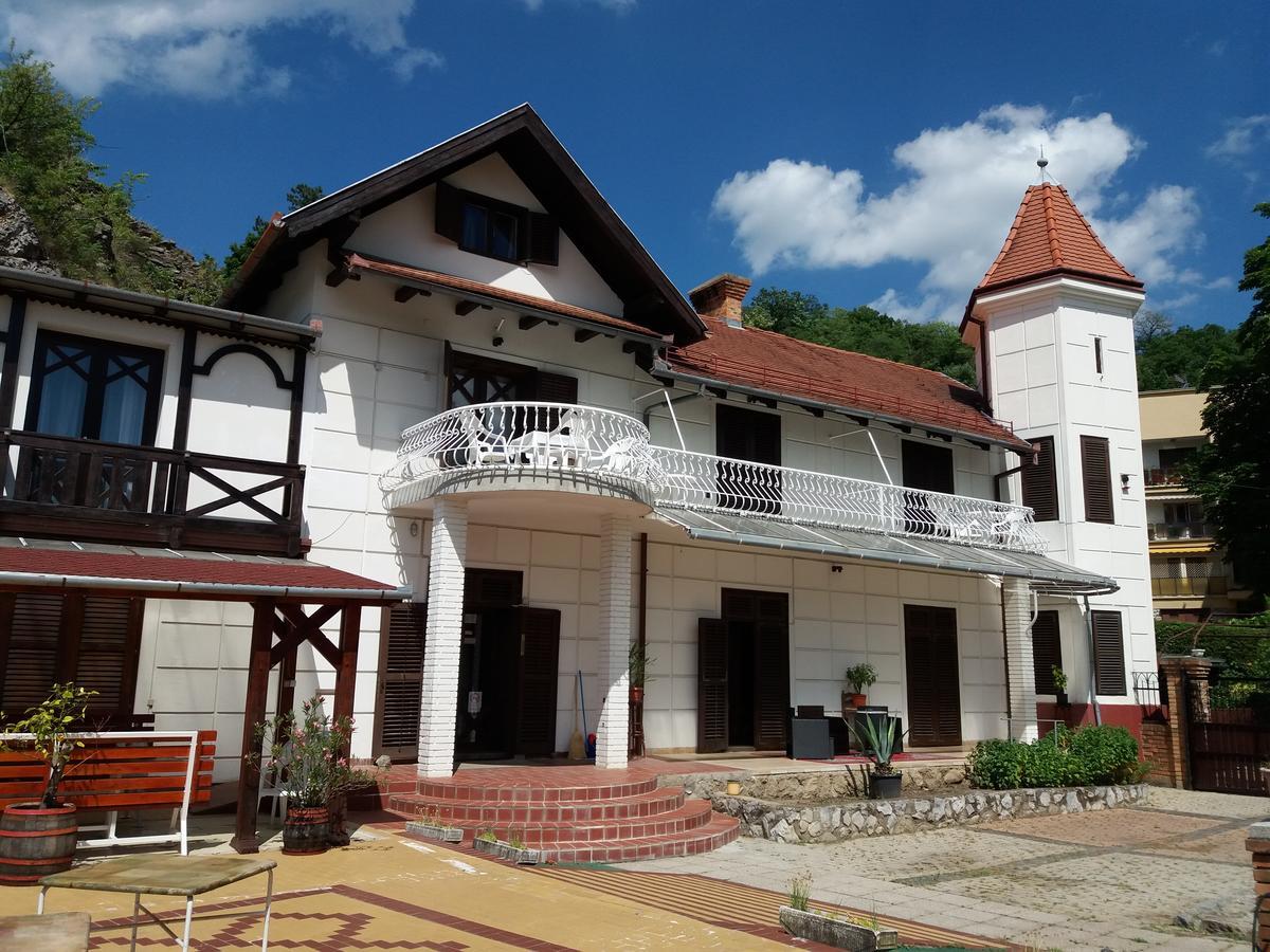 Valcsics Villa Panzio Peçuy Dış mekan fotoğraf