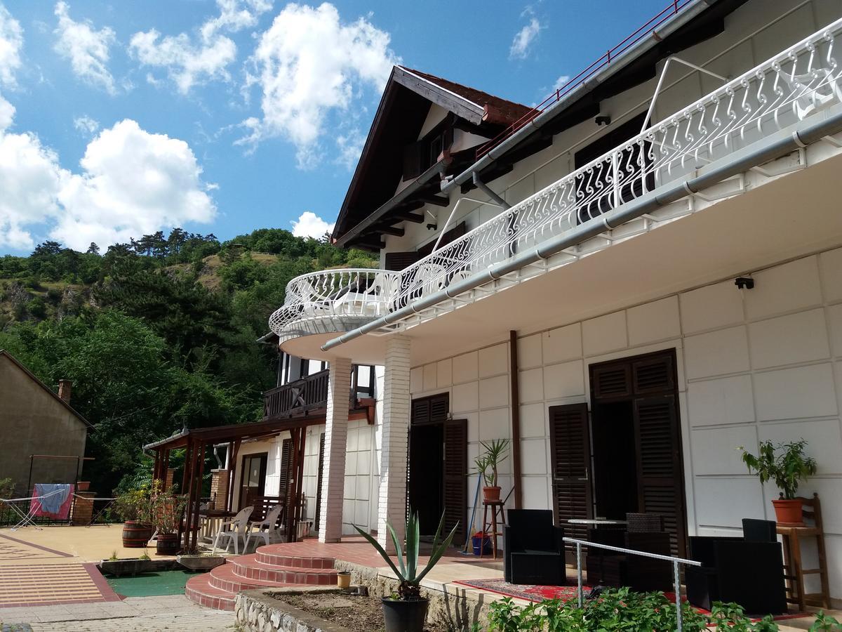 Valcsics Villa Panzio Peçuy Dış mekan fotoğraf