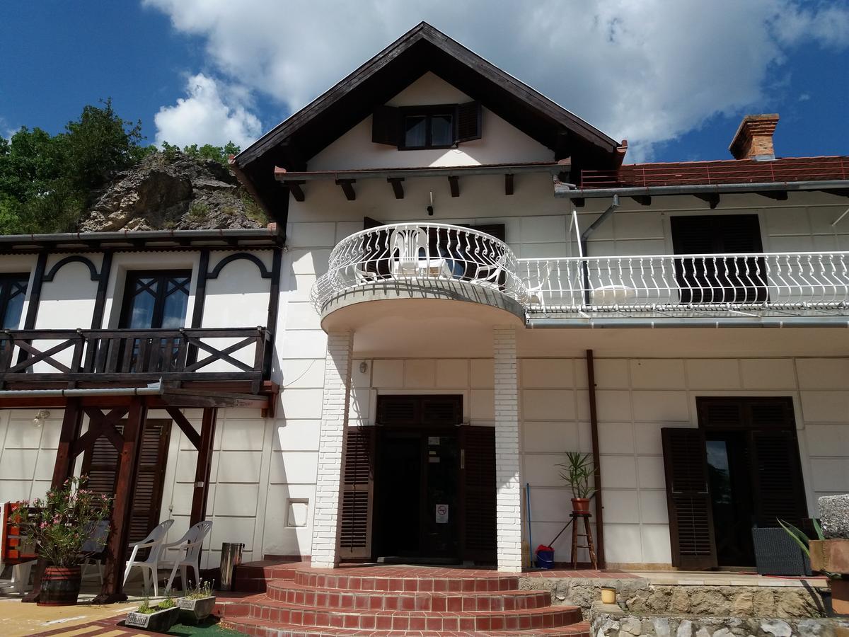Valcsics Villa Panzio Peçuy Dış mekan fotoğraf